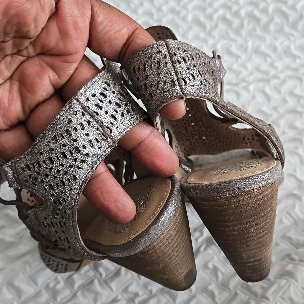 Vince Camuto step into